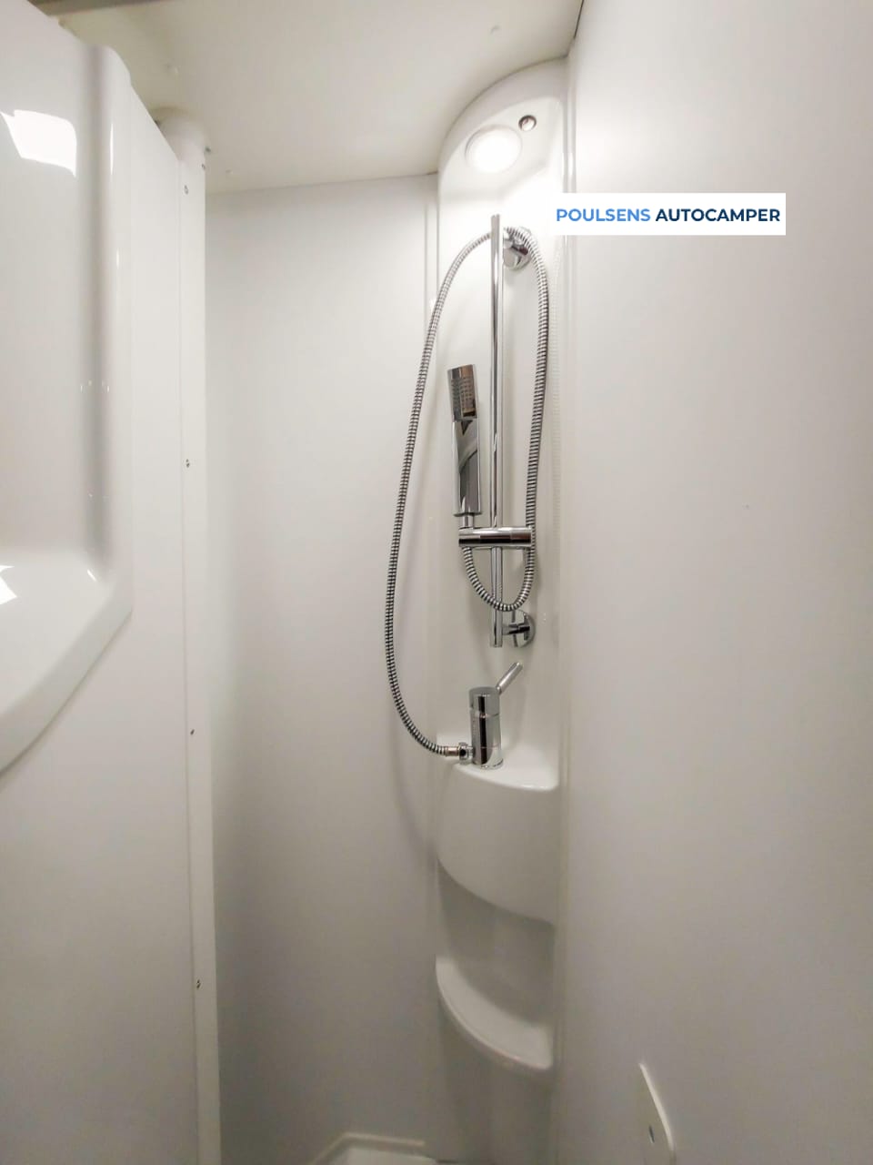 Salle de bain du Adria Compact 60Y Edition 2026