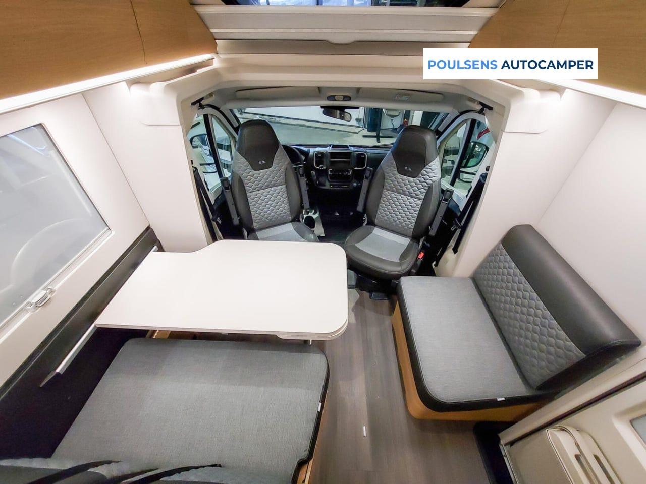 Salon intérieur du Adria Coral Plus 670 SL