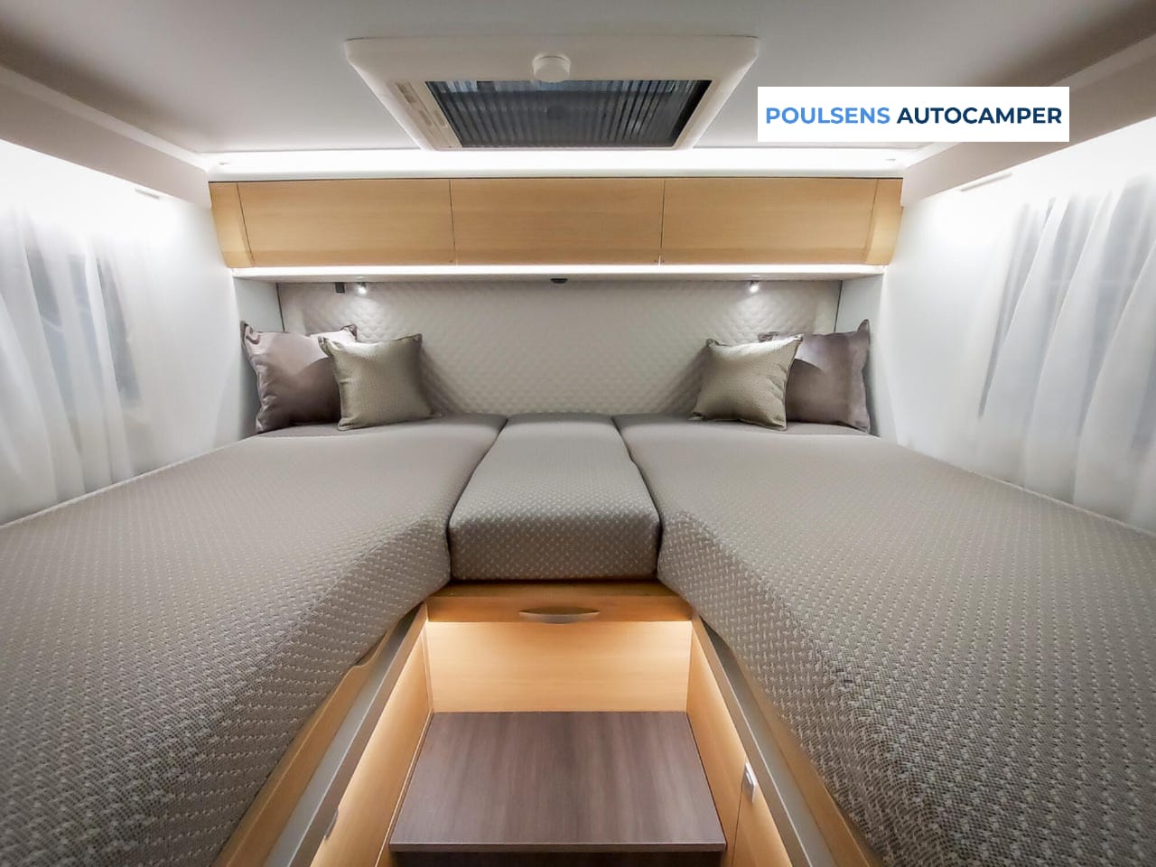 Espace couchage du Adria Coral Plus 670 SL avec lits simples