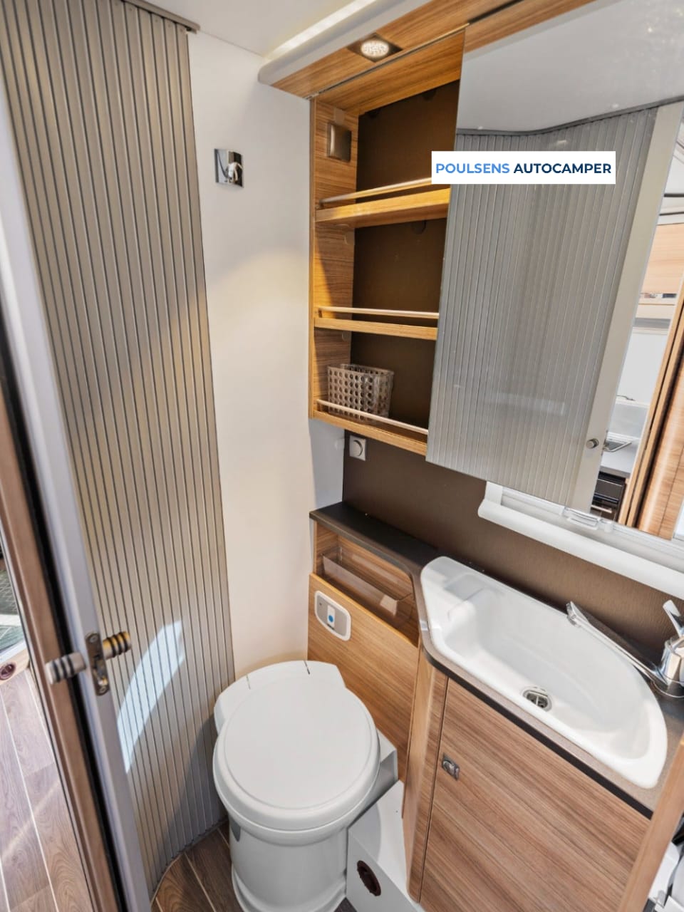 Salle de bain de l’Adria Matrix M 670 SC