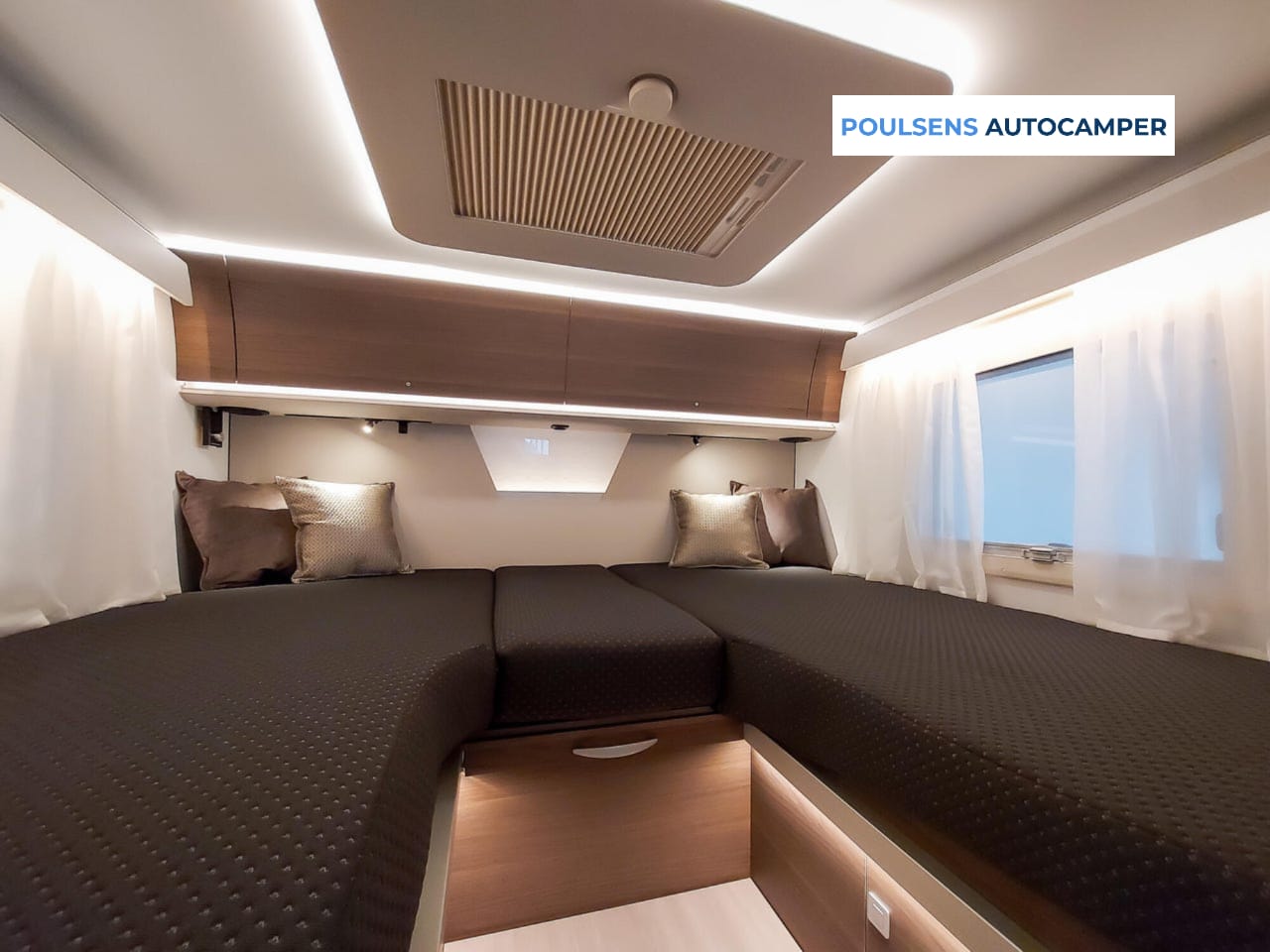 Espace couchage du Adria Sonic Supreme 700 DL avec lits simples