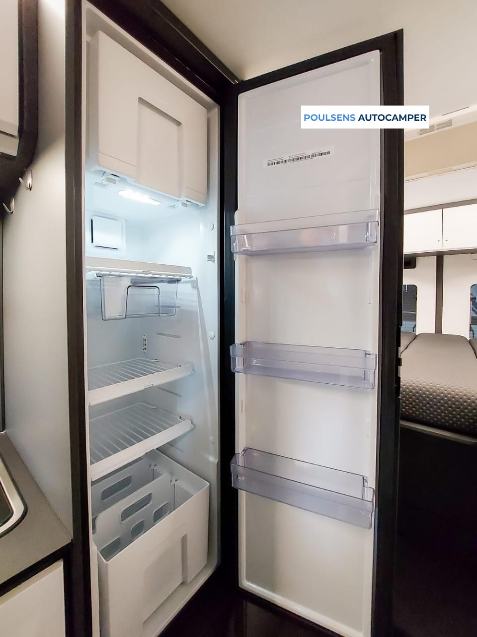Cuisine du Adria Twin Supreme 640 SLB avec réfrigérateur