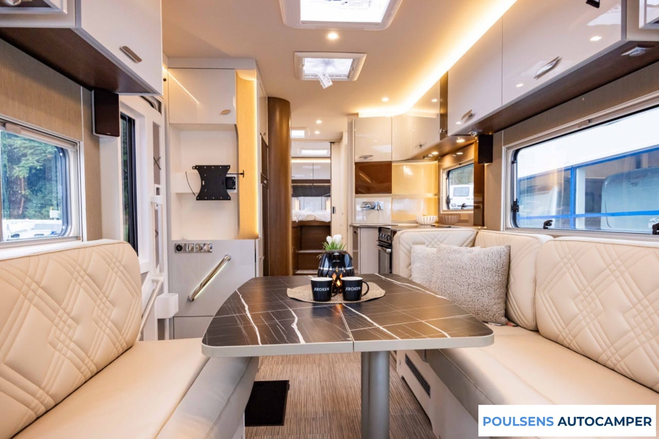 Salon intérieur du Bürstner Elegance I 910 G 2023 