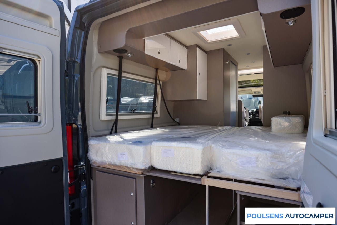 Vue arrière du Bürstner Eliseo C 642 2025