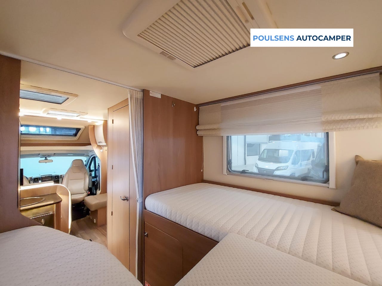 Espace couchage du Bürstner Lyseo T 690 G avec lit transversal