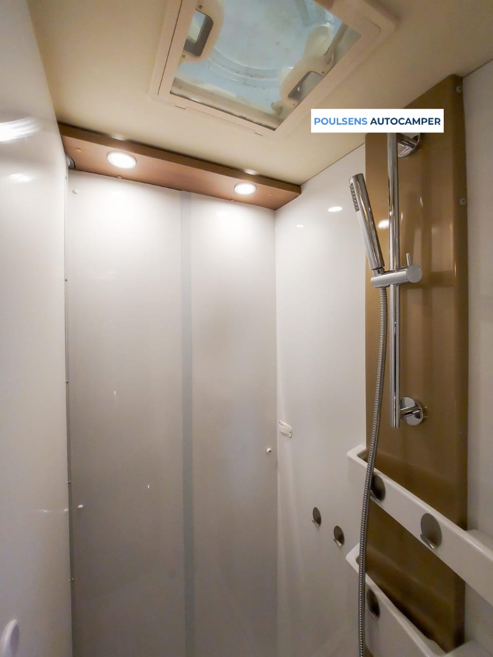 Salle de bain du Bürstner Lyseo T 690 G