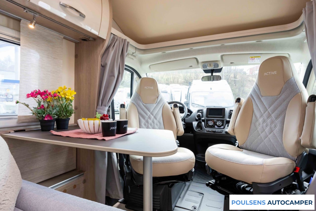 Salon intérieur du Bürstner Nexxo VAN T 700 2023 