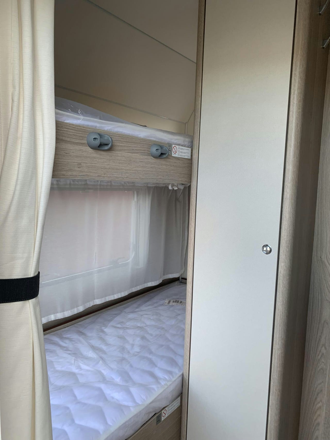 Espace couchage de la Bürstner Premio Life 490 TK