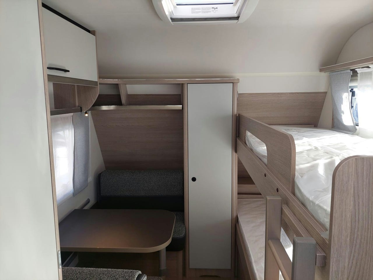 Espace couchage de la Bürstner Premio Plus 510 TK
