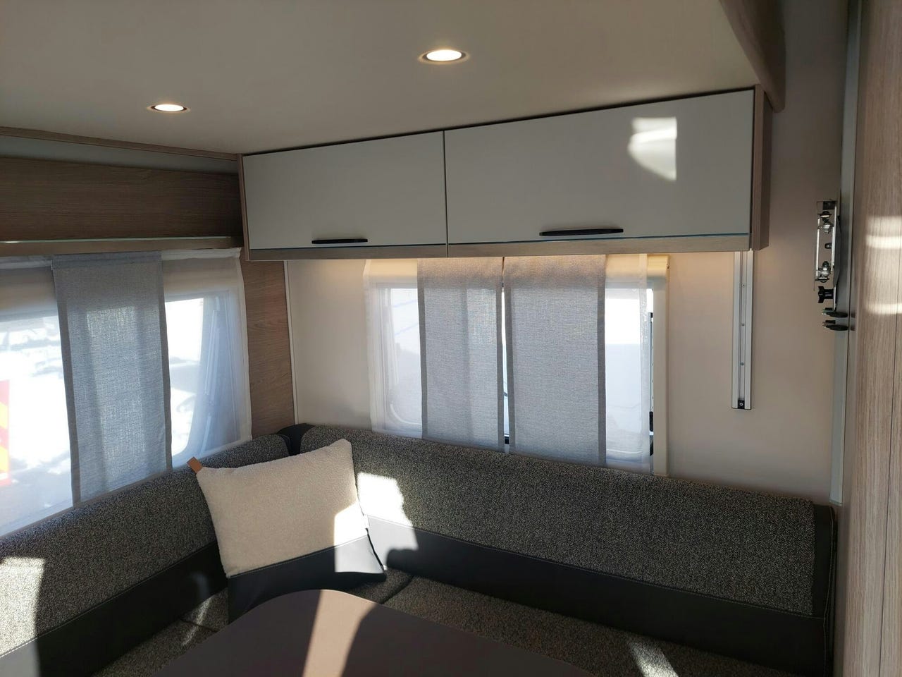 Salon intérieur de la Bürstner Premio Plus 510 TK