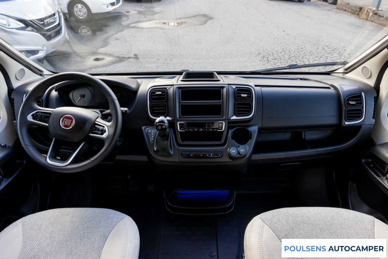 Cabine avant du Carado T 447 2024 avec tableau de bord Fiat