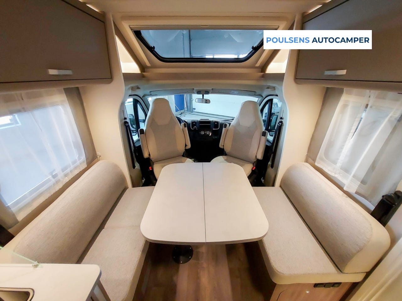 Salon intérieur du Carado T 459 Pro+