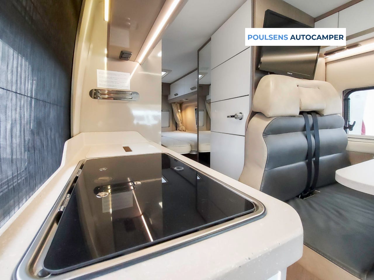 Cuisine du Challenger Van Elegance V217 avec réfrigérateur