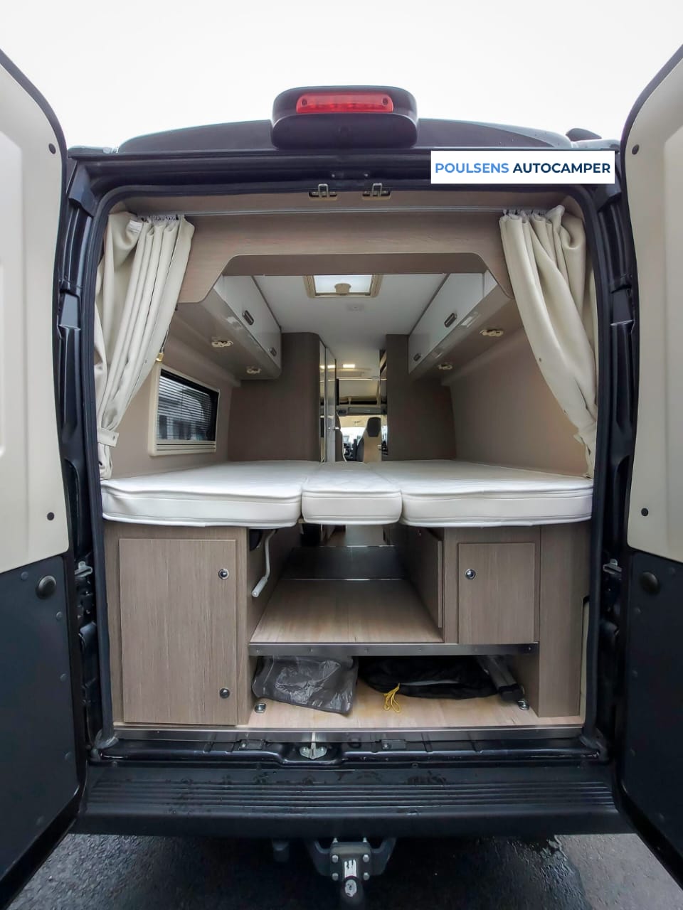 Vue arrière du Challenger Van Elegance V217 