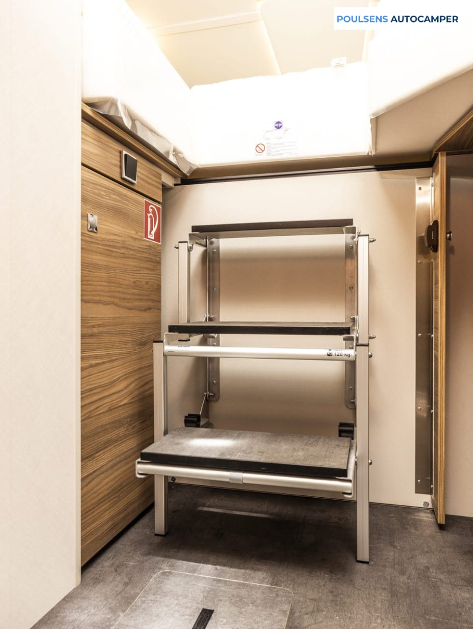 Espace couchage du camping-car intégré Dethleffs ALPA I 6820-2 2025 avec lit rabattable confortable