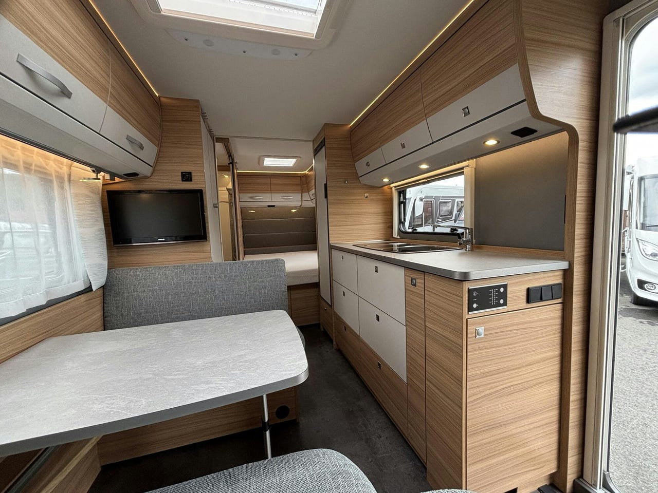 Vue intérieure de la Dethleffs Camper 530 FSK 2022