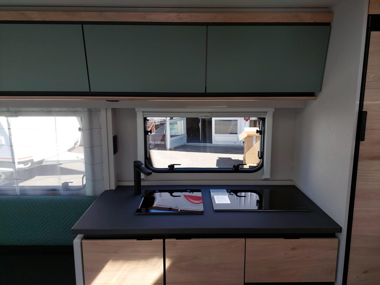 Cuisine de la Dethleffs Camper 730 FKR SNOW