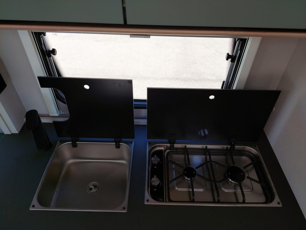 Cuisine de la Dethleffs Camper 730 FKR SNOW