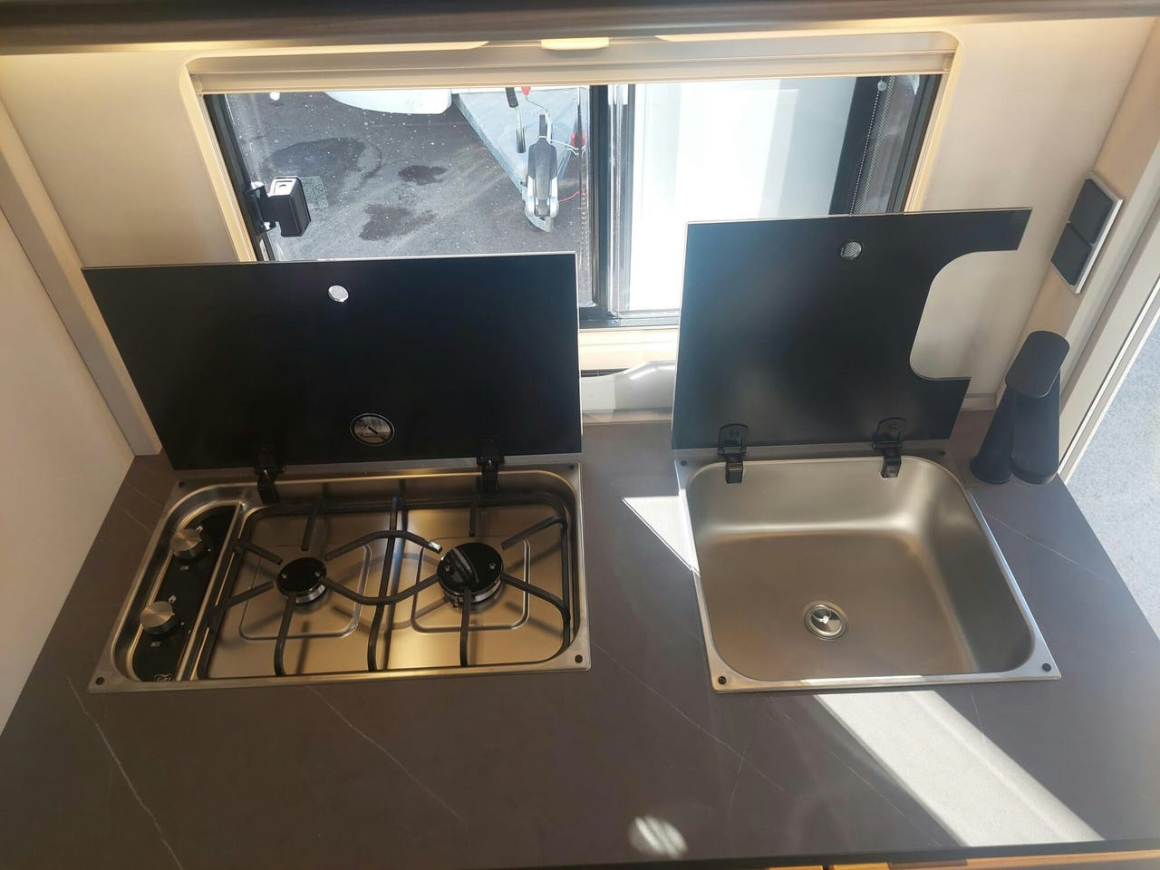 Cuisine de la Dethleffs Nomad 490 EST
