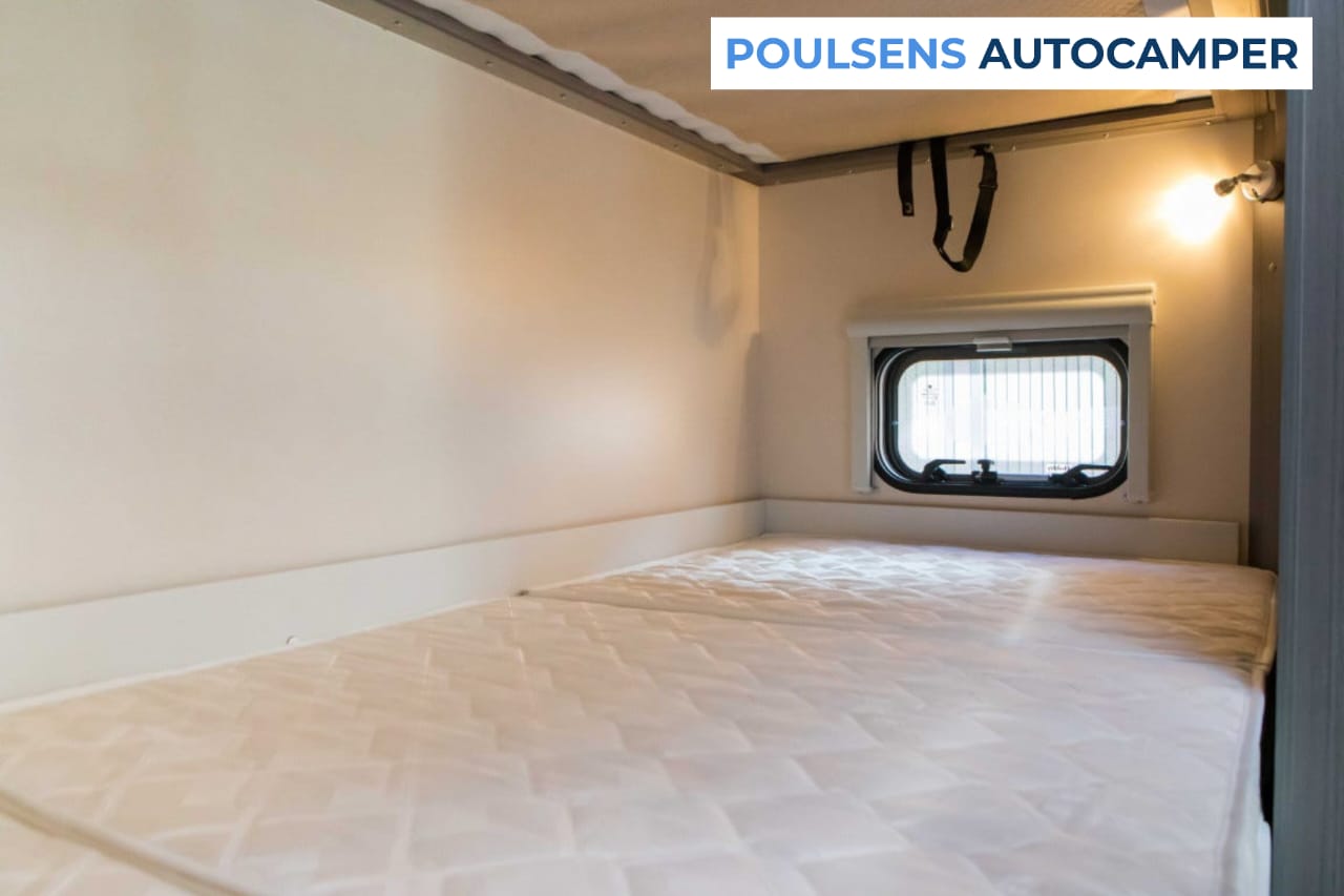 Espace couchage du Hobby T65 HKM avec lit pavillon