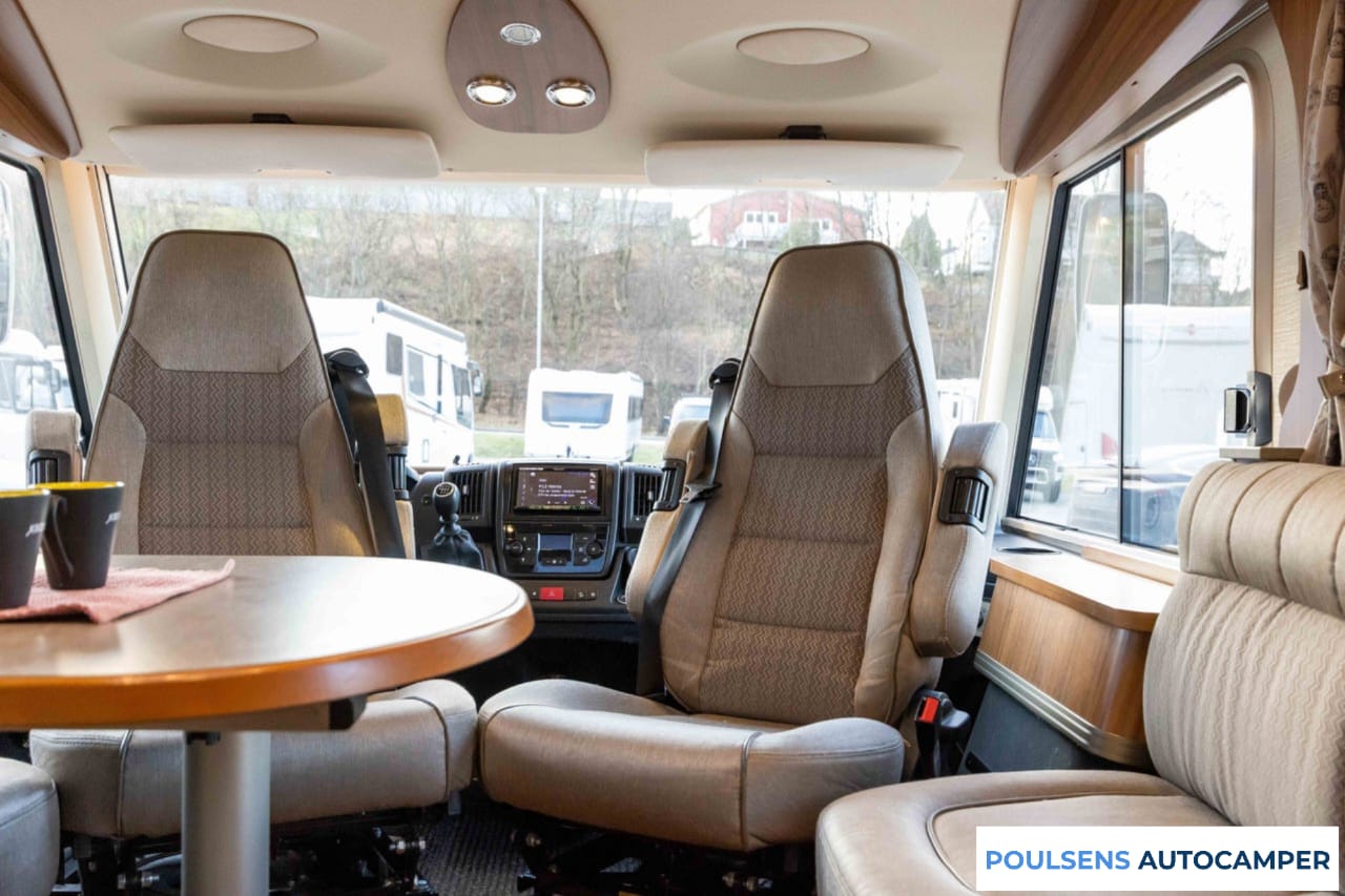 Salon intérieur du Hymer B 588 PL 2015 
