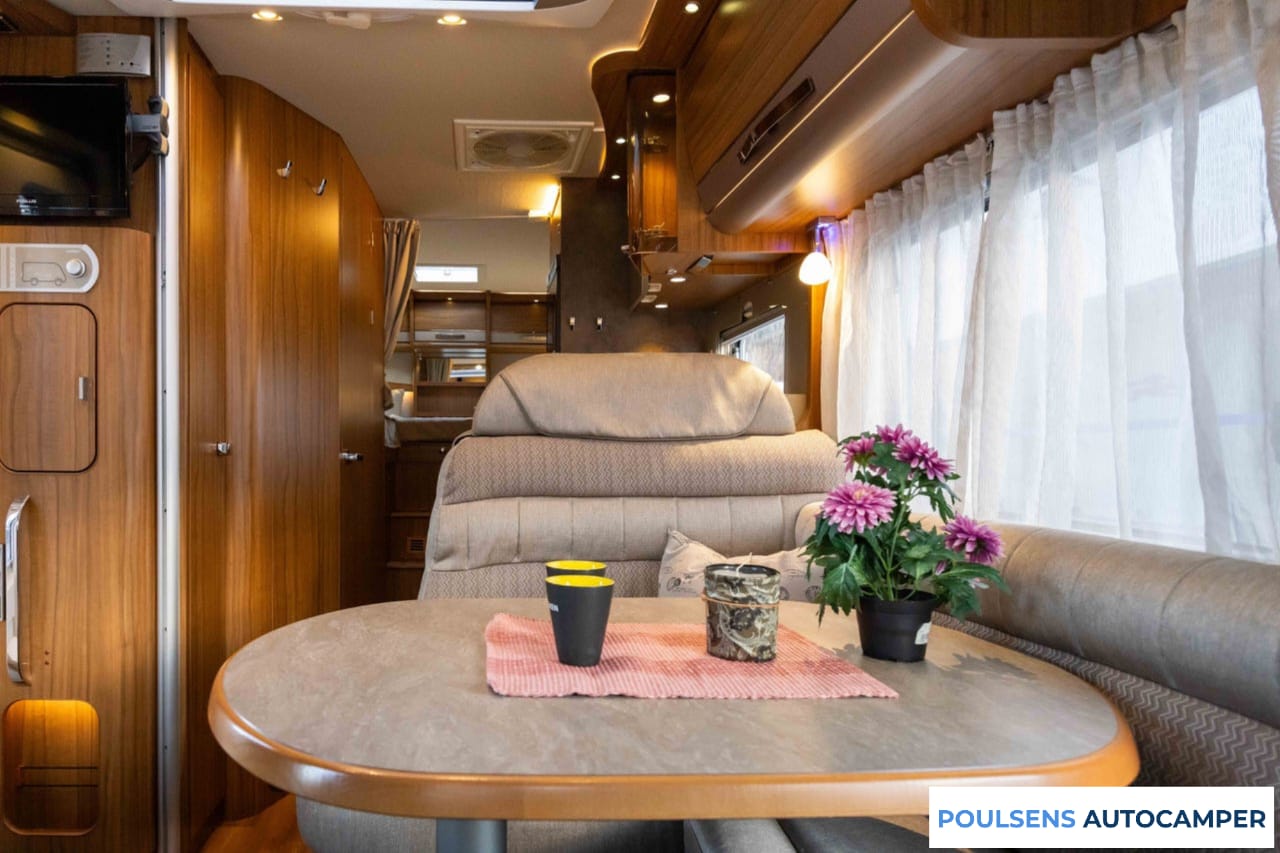 Salon intérieur du Hymer B 588 PL 2015 