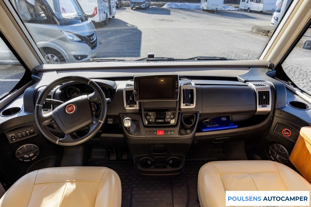 Cabine avant du Hymer B 878 SL 2017 avec tableau de bord Fiat