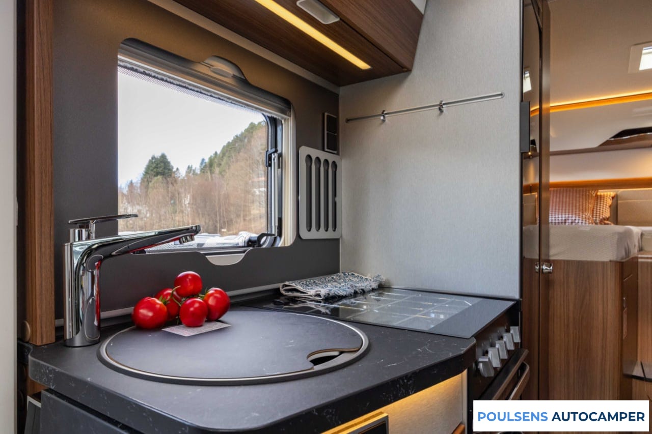 Cuisine du Hymer BMC T 580 2022 avec four et rangements