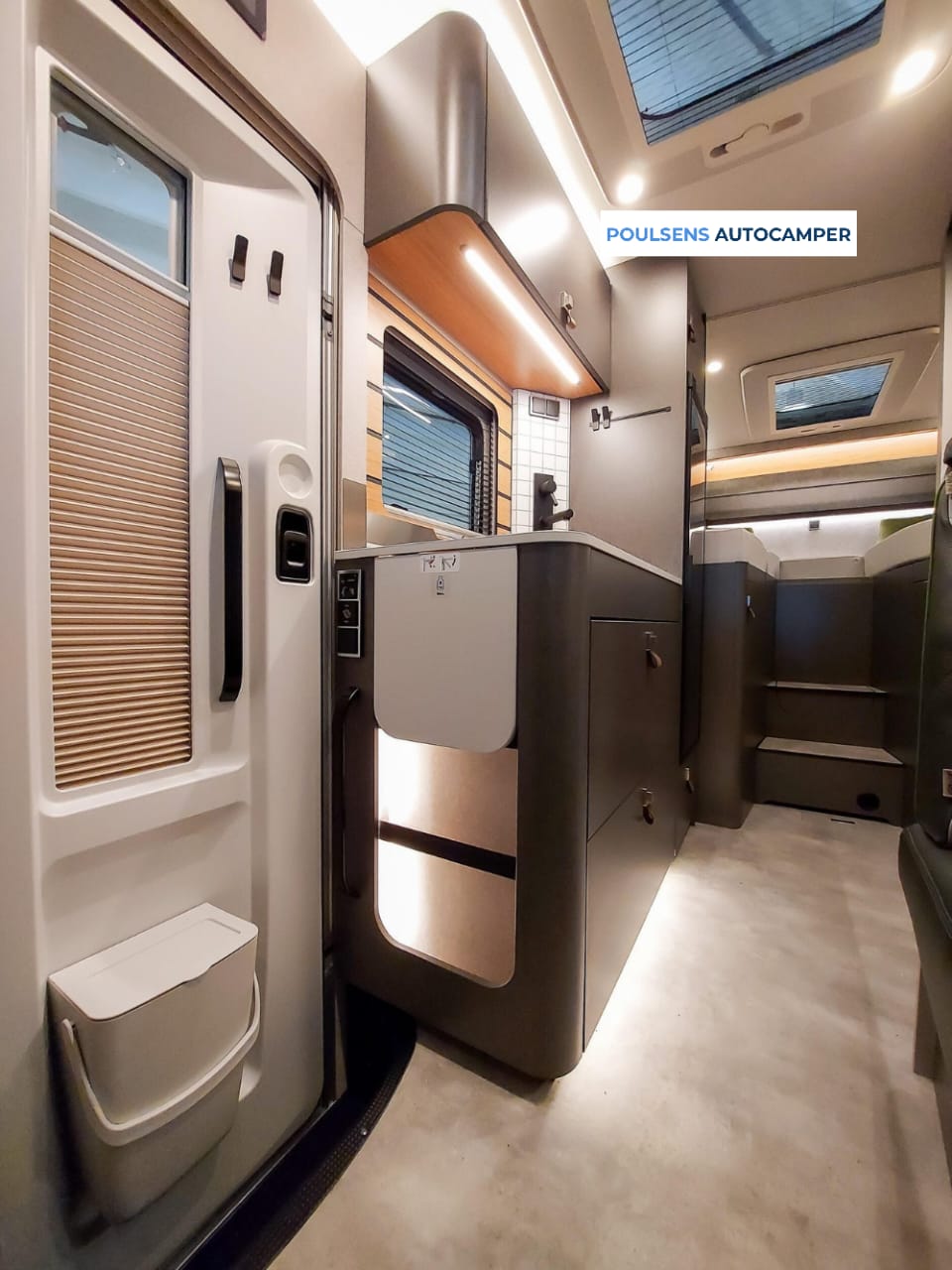 Cuisine du Hymer ML‑T 570 CrossOver avec réfrigérateur