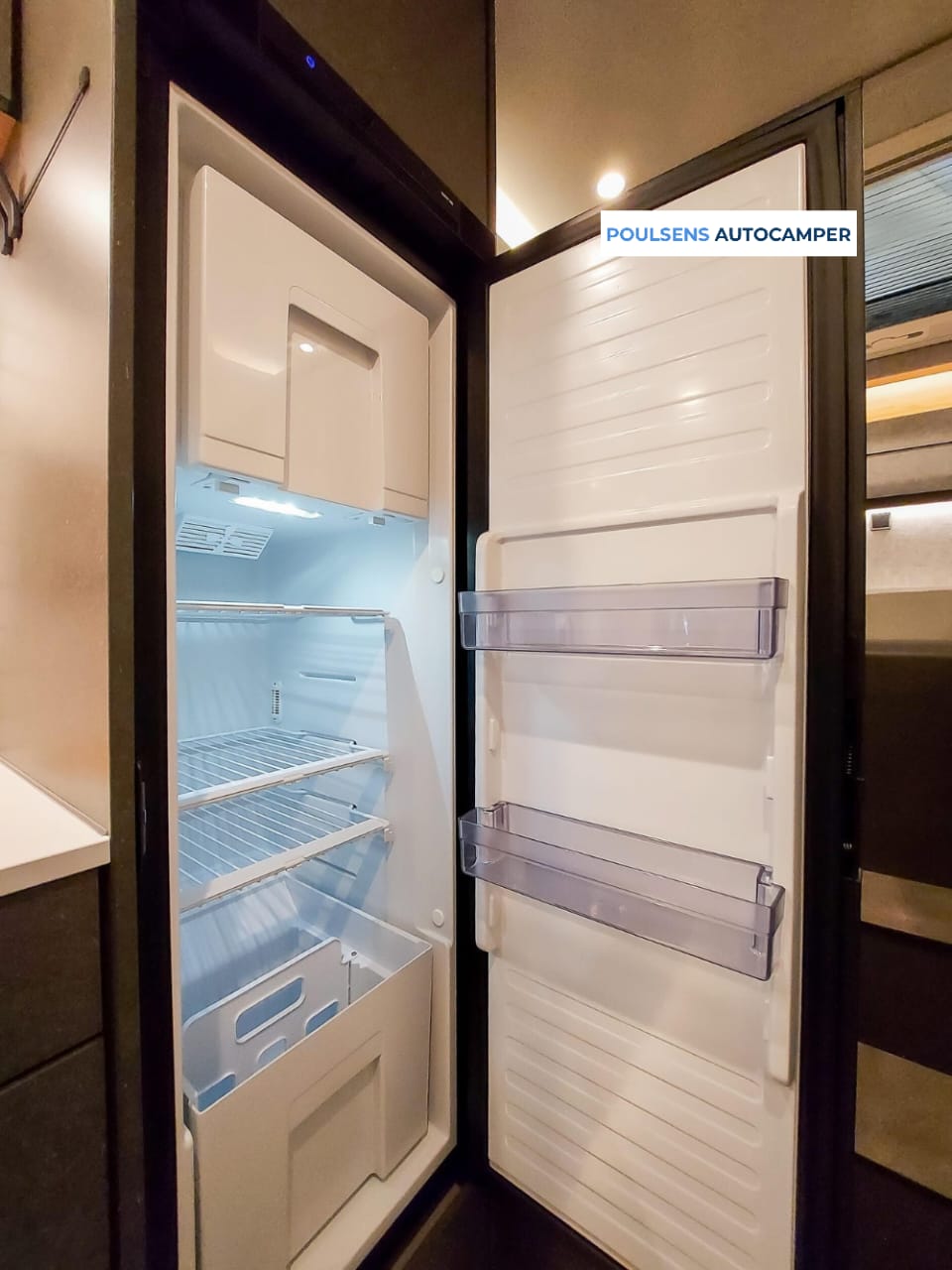 Cuisine du Hymer ML‑T 570 CrossOver avec réfrigérateur