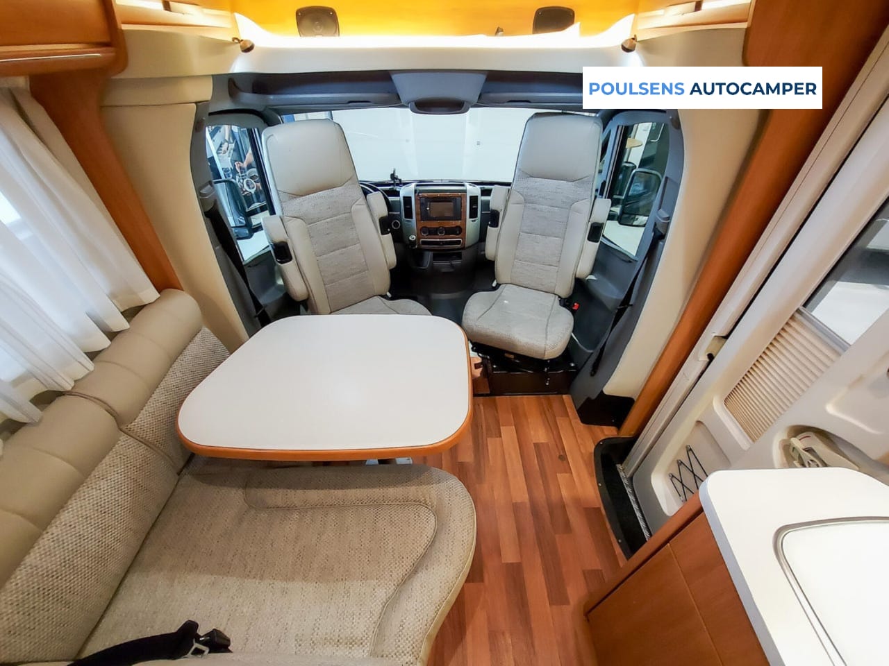 Salon intérieur du Hymer MLT 580