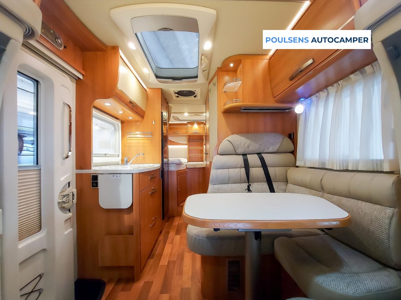 Salon intérieur du Hymer MLT 580