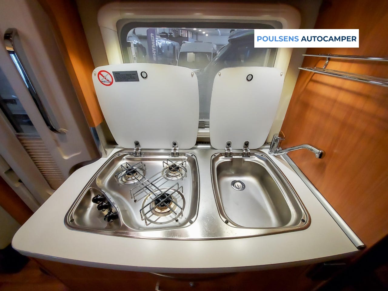 Cuisine du Hymer MLT 580 avec réfrigérateur