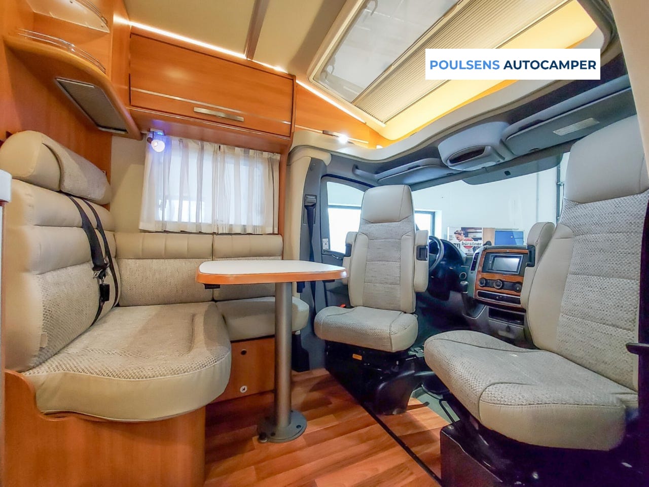 Salon intérieur du Hymer MLT 580