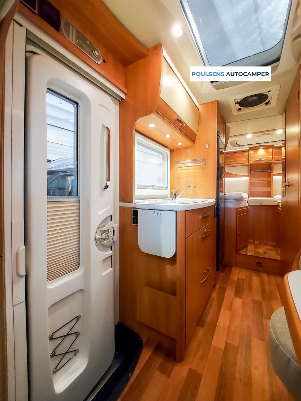 Cuisine du Hymer MLT 580 avec réfrigérateur