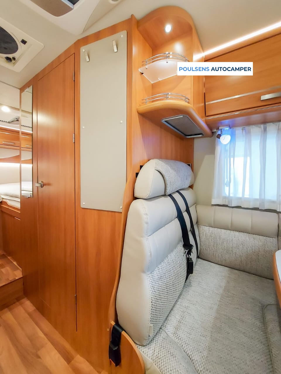 Salon intérieur du Hymer MLT 580