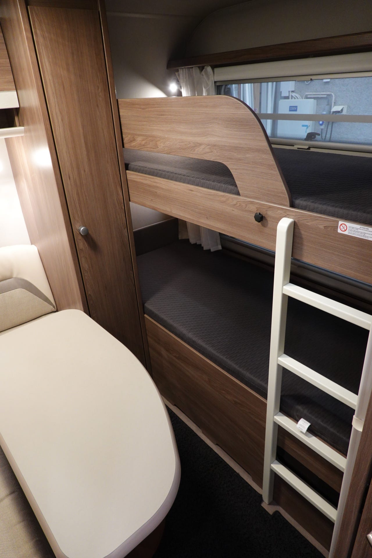 Espace couchage de la Knaus Scandinavian Selection 750 UFK