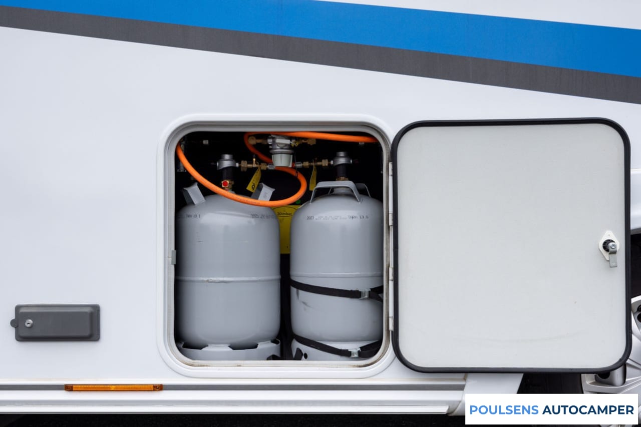 Vue extérieure du camping‑car intégral Knaus SKY I 700 2017 d’occasion