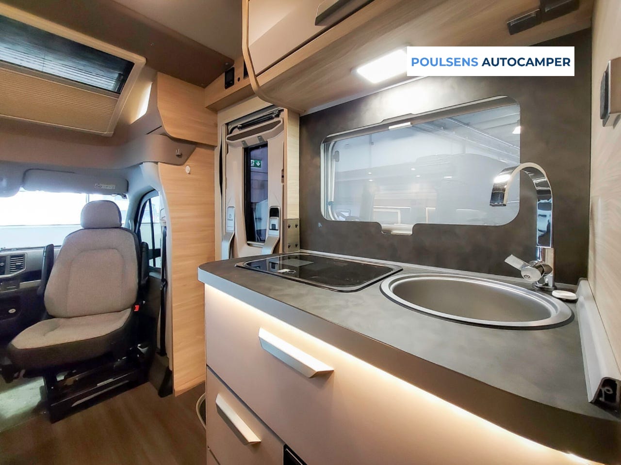 Cuisine du Knaus Van Ti 650 Platinum Selection 4×4 avec four