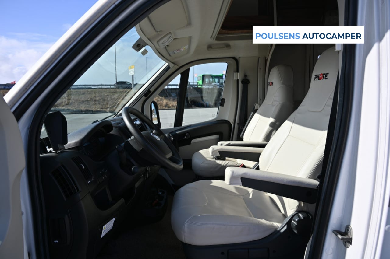 Cabine avant du Pilote P706 Essentiel