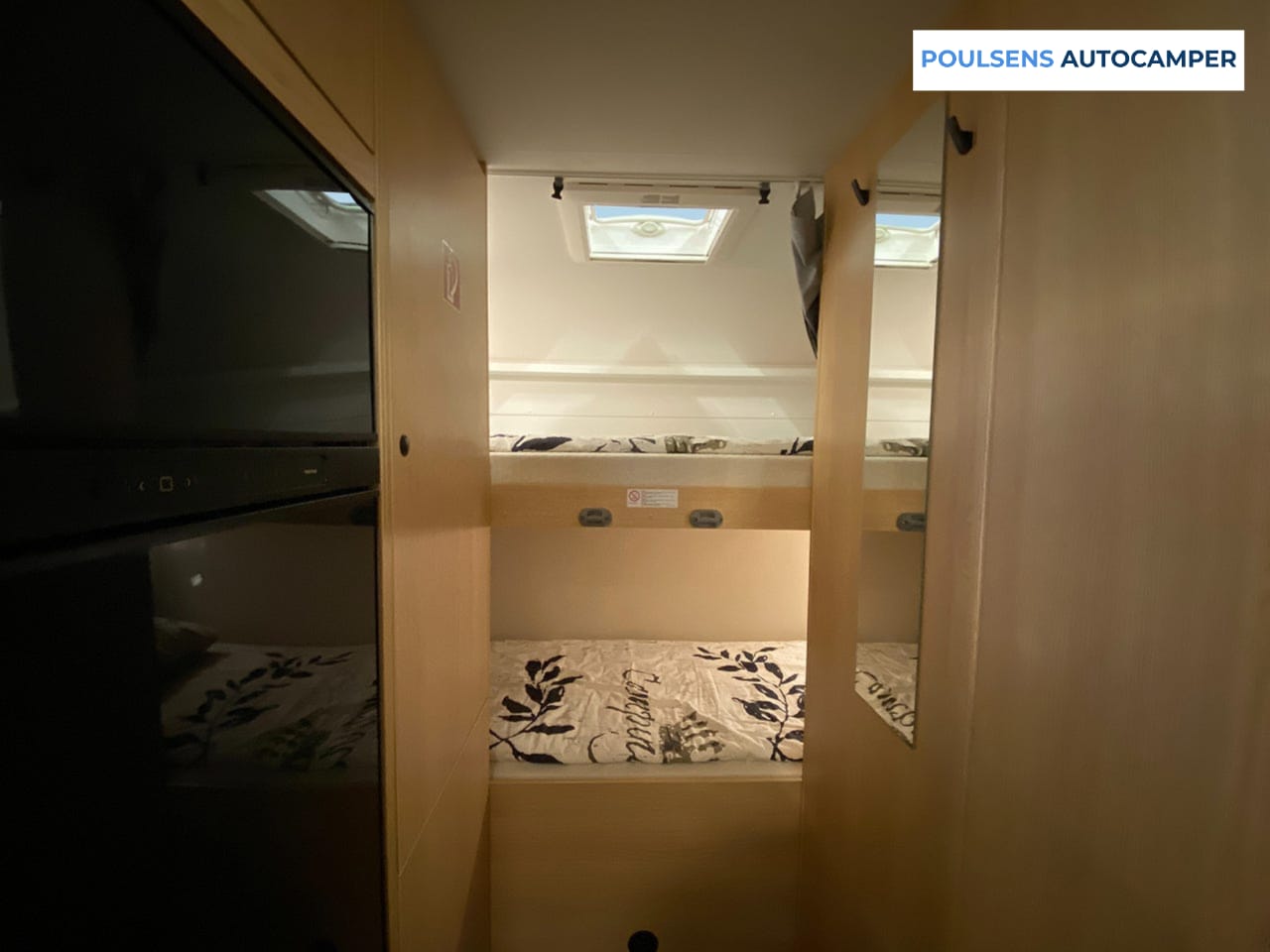 Espace couchage du Sunlight A68 avec alcôve