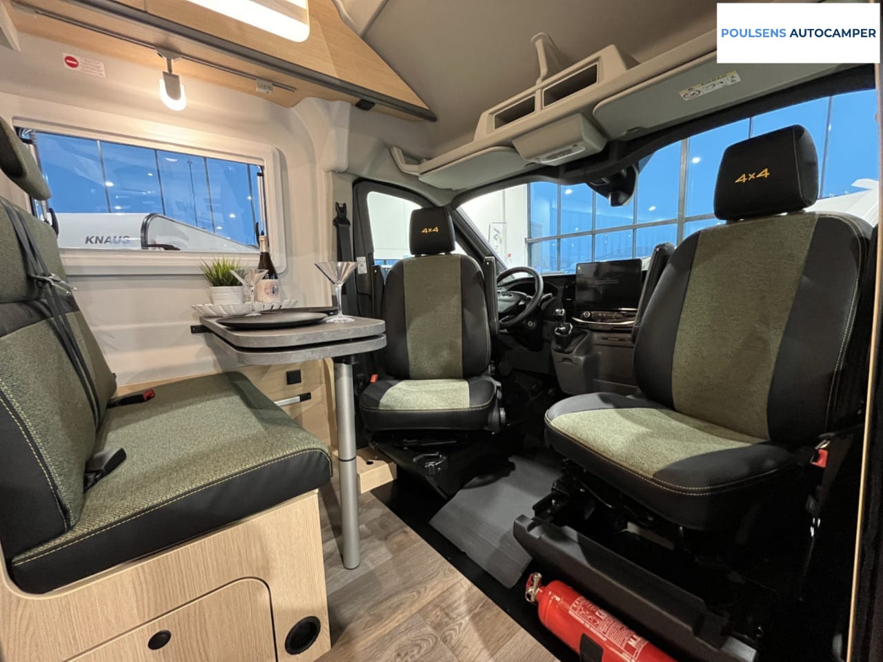 Salon intérieur du Sunlight Cliff 590 4x4 Green Trek