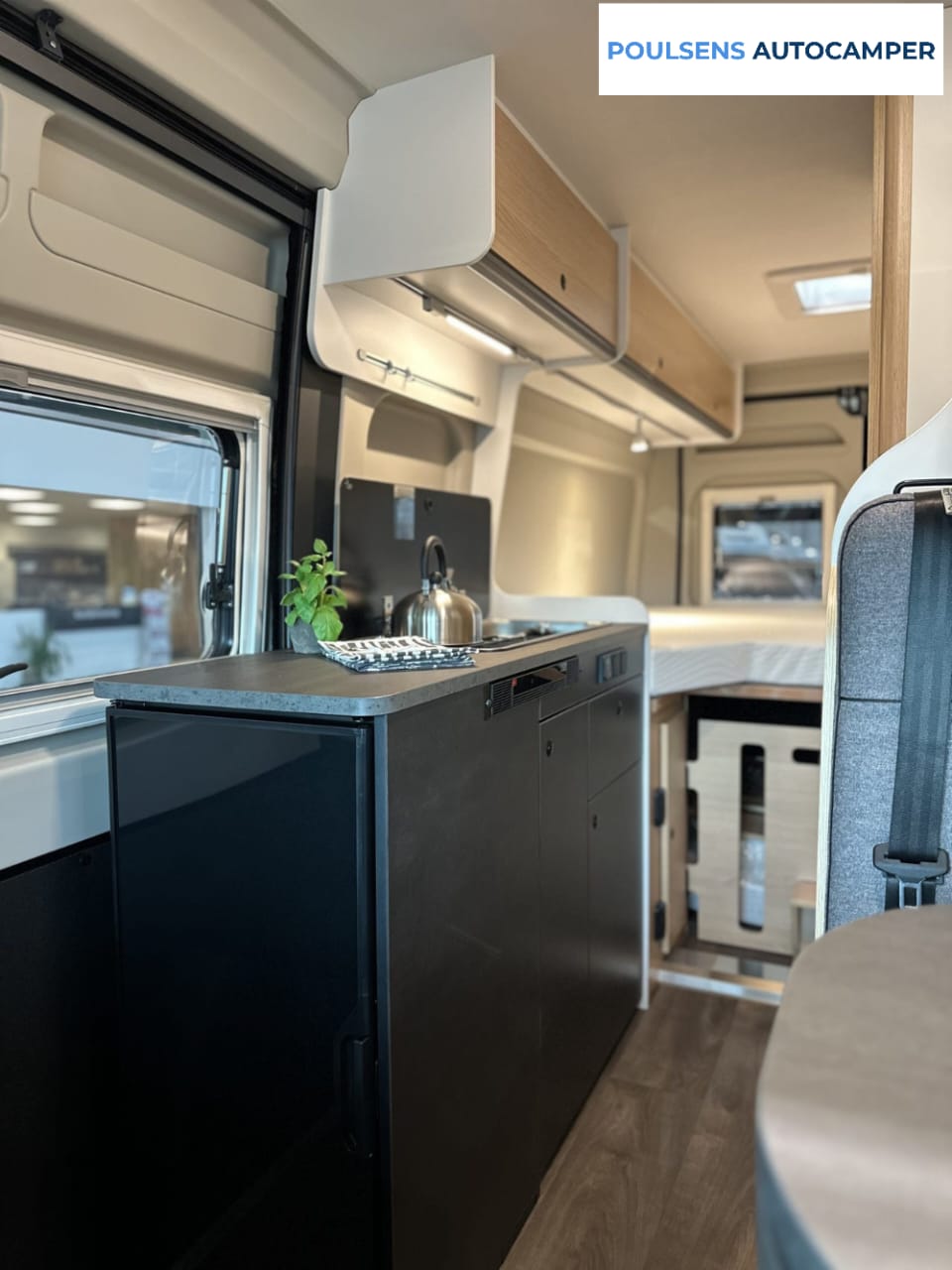 Cuisine du Sunlight Cliff 640 Adventure avec réfrigérateur