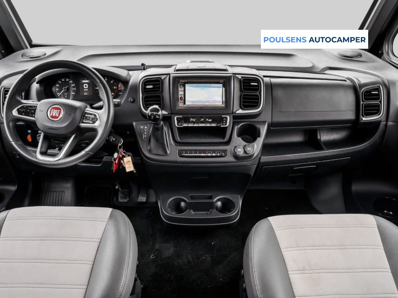 Cabine avant du Sunlight I68 avec tableau de bord Fiat