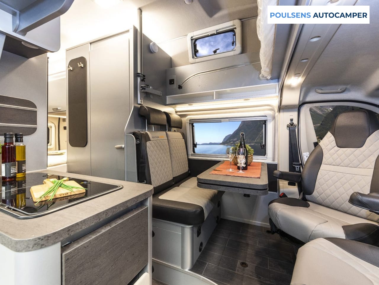 Salon intérieur du camping-car urbain Weinsberg CARABUS Grey Edition Fire 600 MQ 2026 