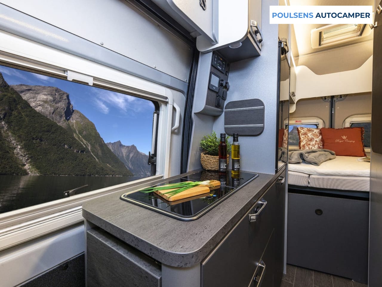 Cuisine du camping-car urbain Weinsberg CARABUS Grey Edition Fire 600 MQH 2026 avec plan de travail extensible